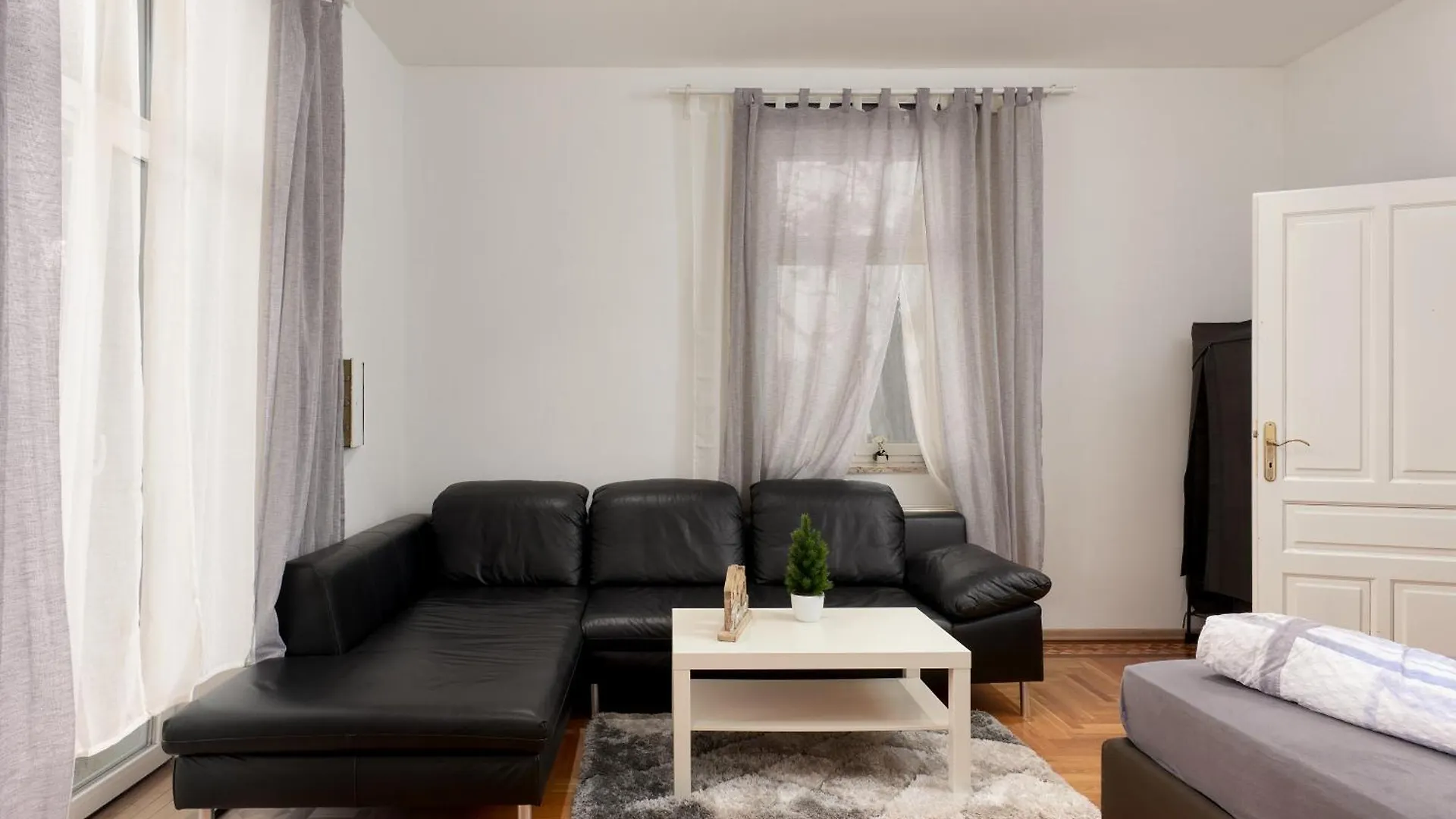Schonbrunn Palace Apartments Free Parking And 24H Check-In Vienna