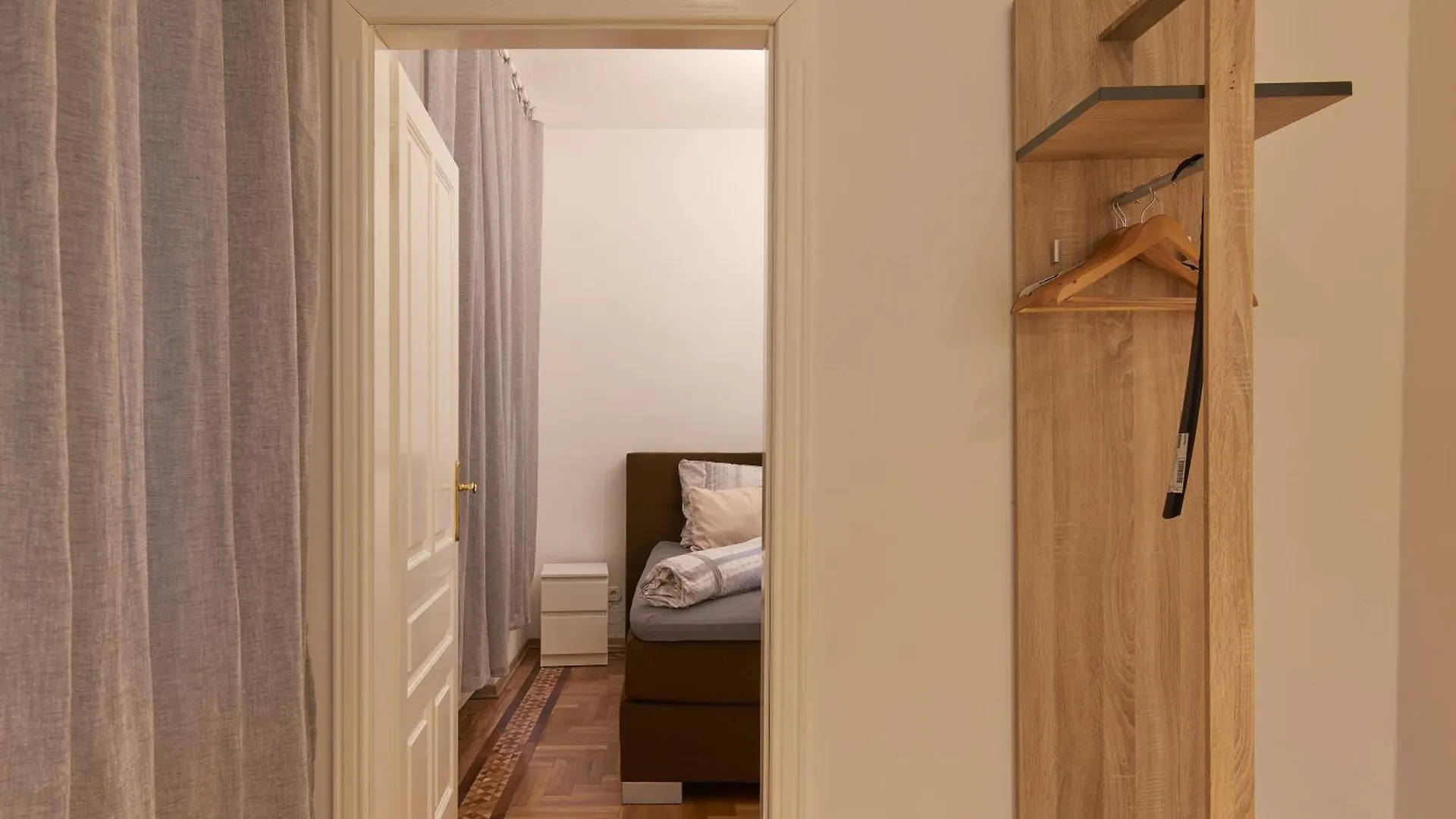 Schonbrunn Palace Apartments Free Parking And 24H Check-In Vienna Austria