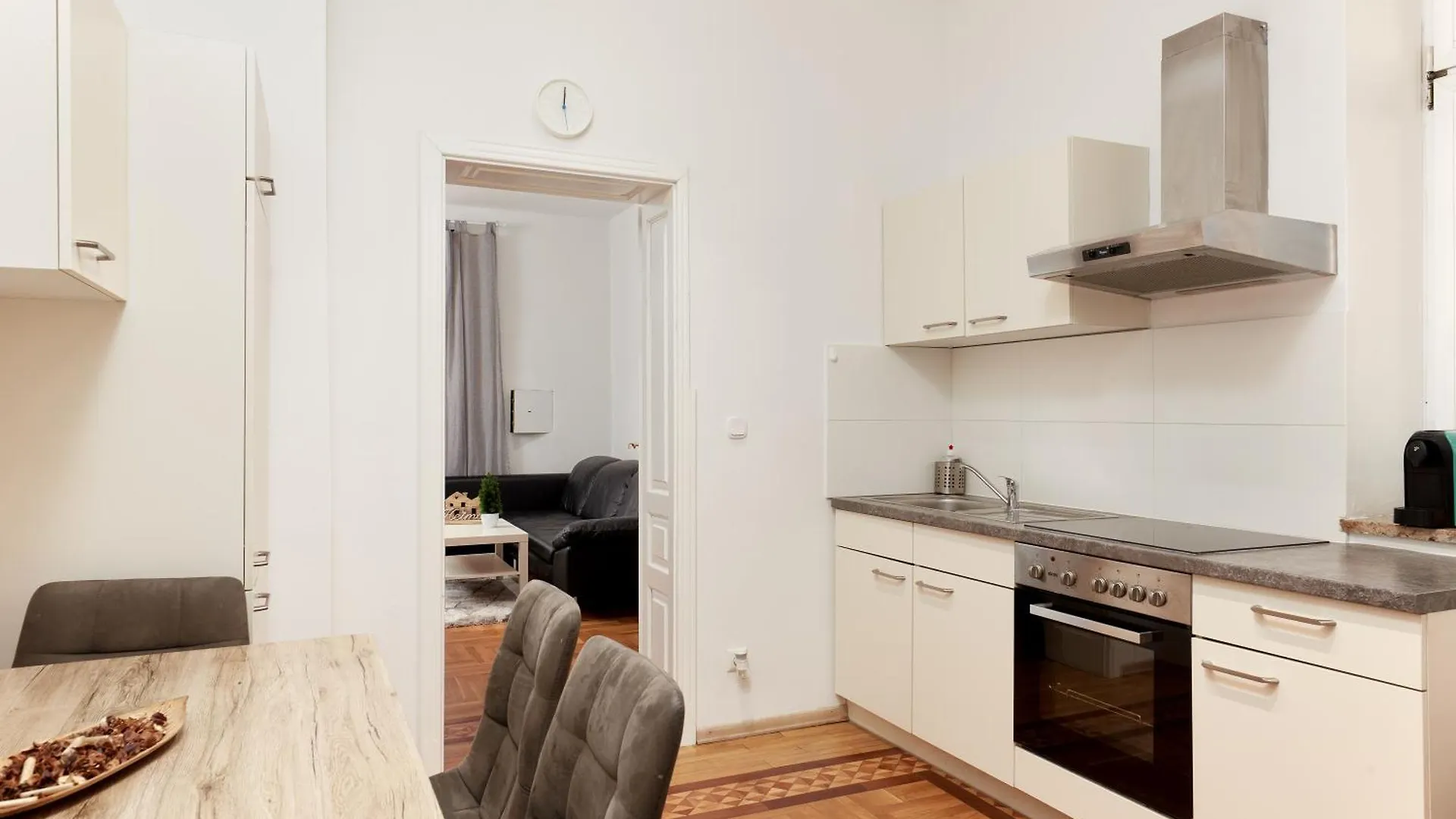 Schonbrunn Palace Apartments Free Parking And 24H Check-In Vienna Austria