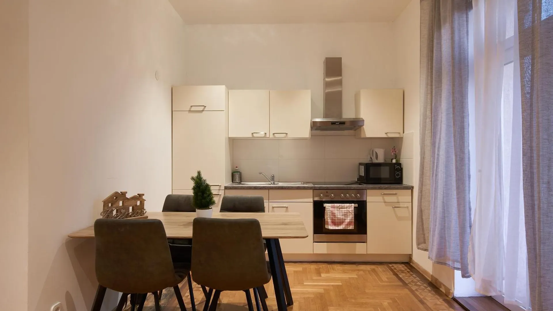 Schonbrunn Palace Apartments Free Parking And 24H Check-In Vienna 0*,  Austria