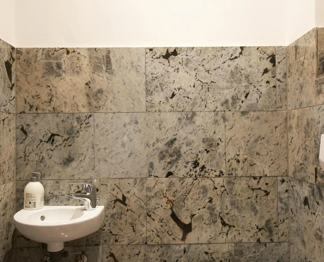 Schonbrunn Palace Apartments Free Parking And 24H Check-In Vienna 0*,  Austria