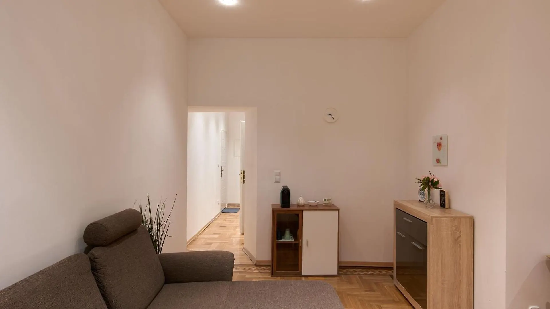 Schonbrunn Palace Apartments Free Parking And 24H Check-In Vienna Austria
