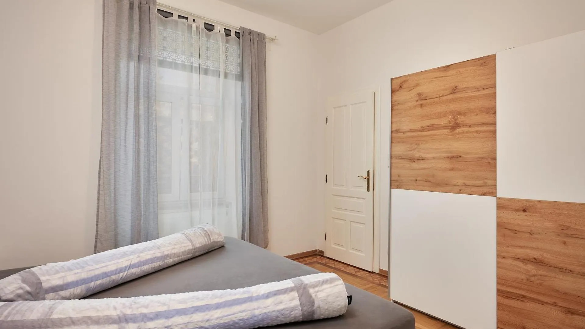 Schonbrunn Palace Apartments Free Parking And 24H Check-In Vienna Austria