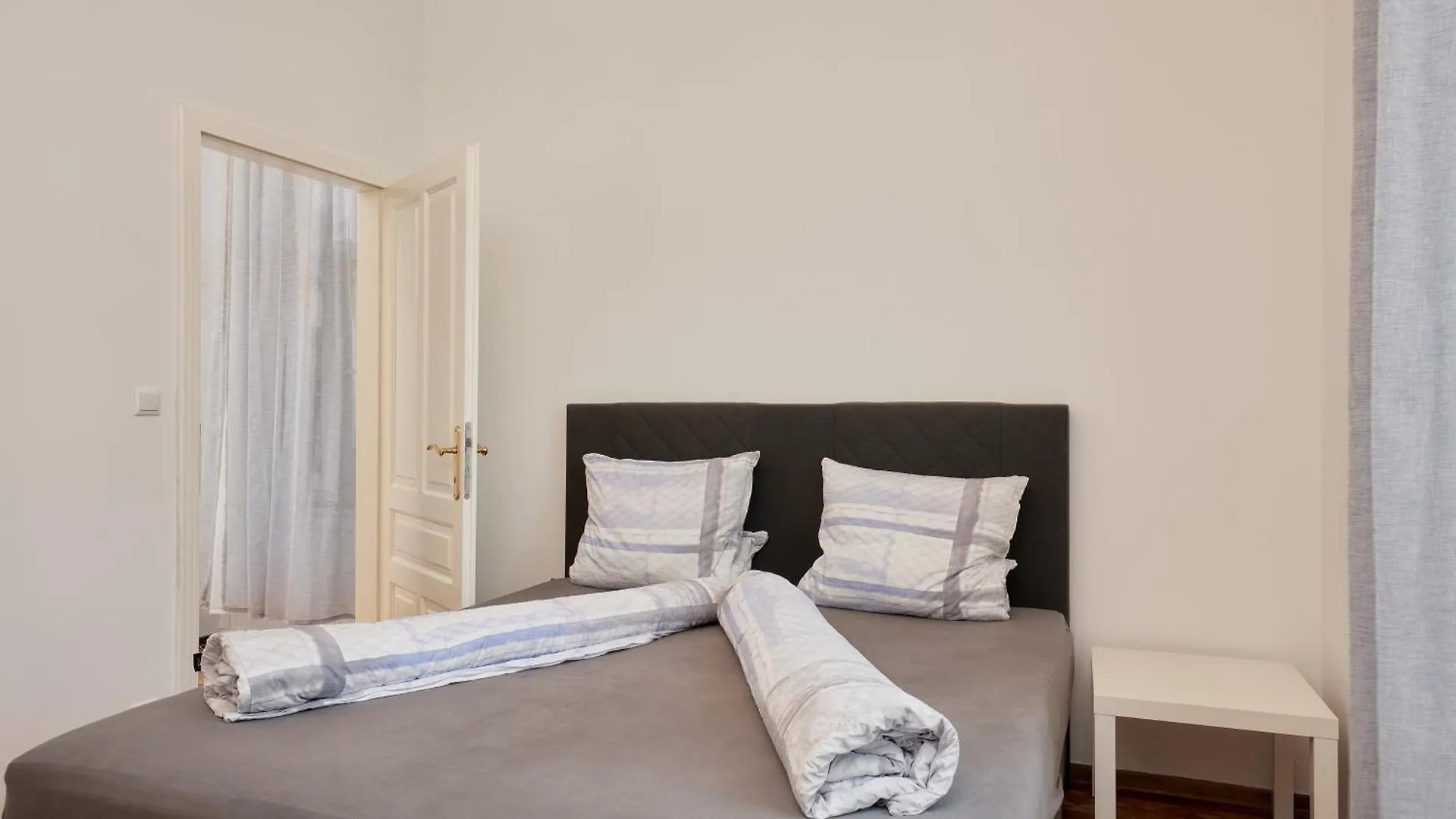 Schonbrunn Palace Apartments Free Parking And 24H Check-In Vienna